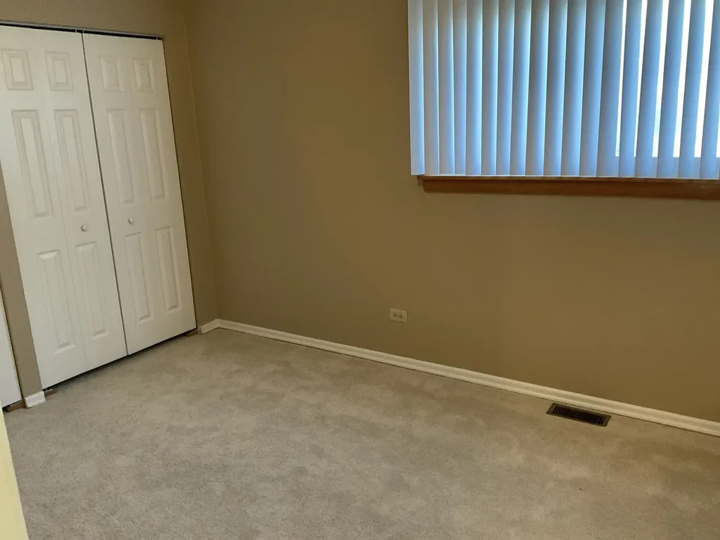 1066 Foxworth Boulevard Lombard IL 60148