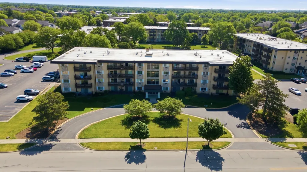 2218 South Goebbert Road Arlington Heights IL 60005