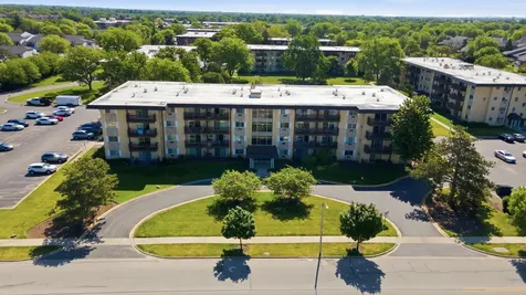 2218 South Goebbert Road Arlington Heights IL 60005