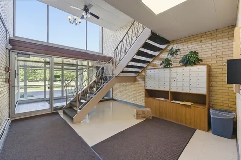 2218 South Goebbert Road Arlington Heights IL 60005