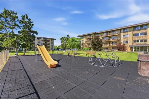 2218 South Goebbert Road Arlington Heights IL 60005