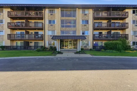 2218 South Goebbert Road Arlington Heights IL 60005