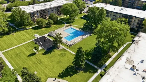 2218 South Goebbert Road Arlington Heights IL 60005