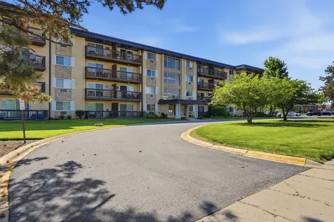 2218 South Goebbert Road Arlington Heights IL 60005