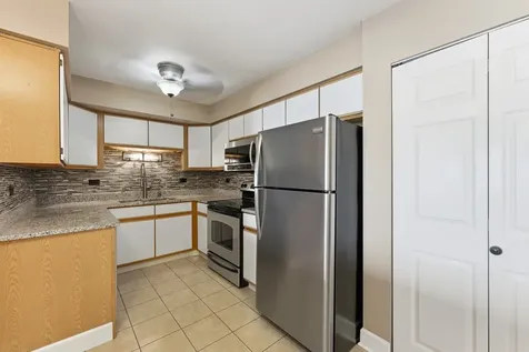 2218 South Goebbert Road Arlington Heights IL 60005