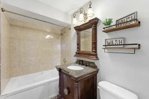 2218 South Goebbert Road Arlington Heights IL 60005