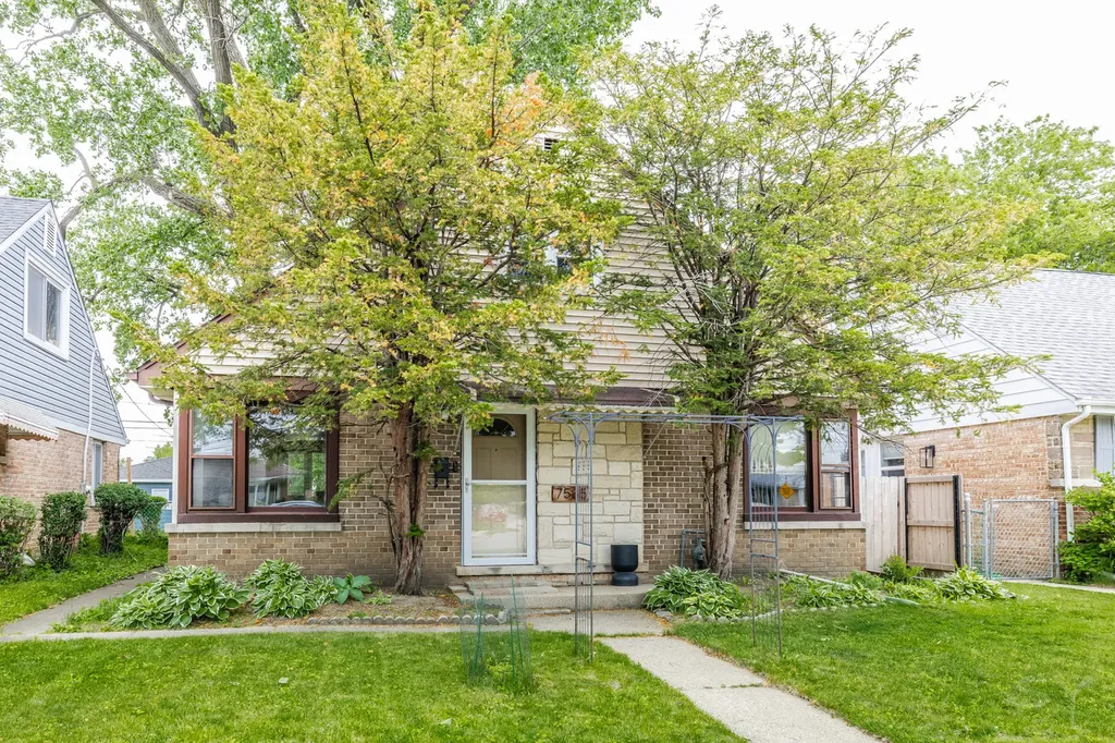 7535 Kenton Avenue Skokie IL 60076