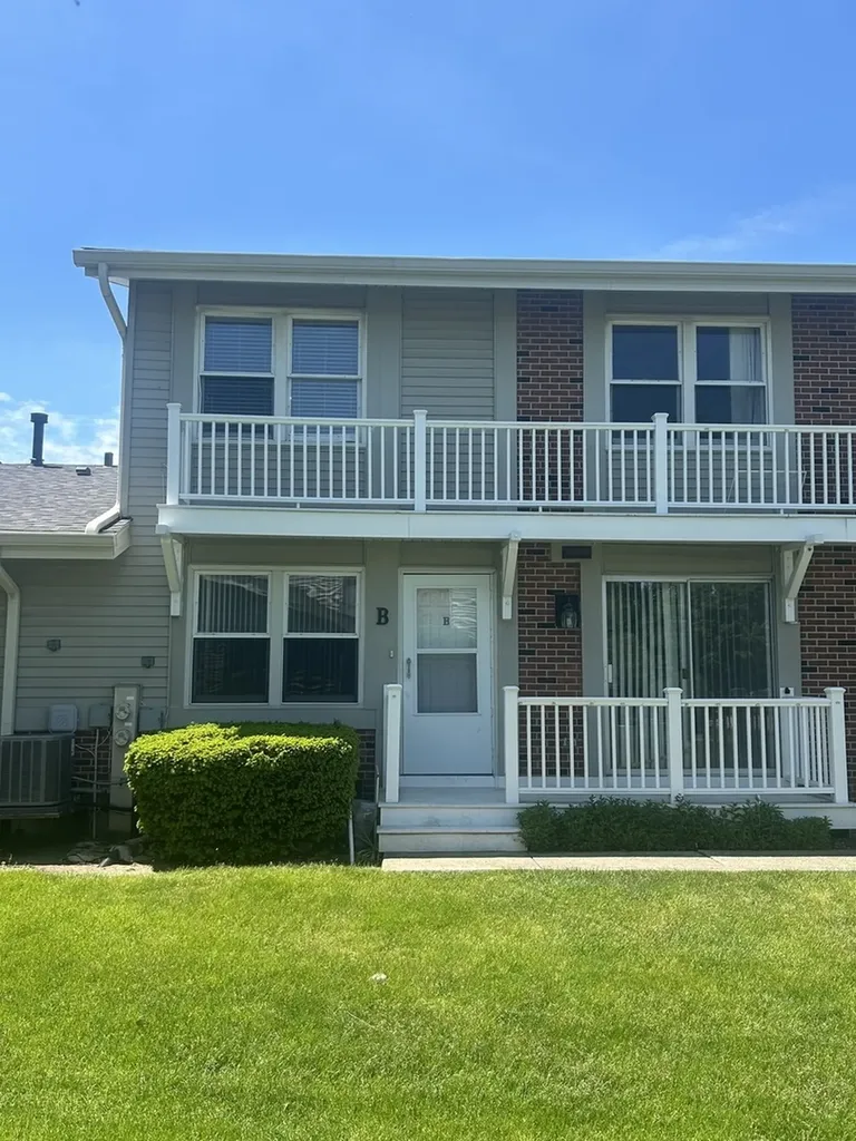305 Northwestern Court Bloomingdale IL 60108