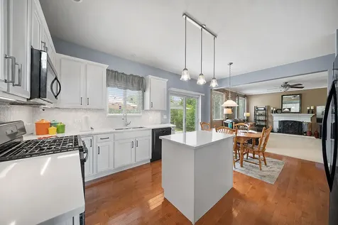 853 Prairie Crossing Drive Yorkville IL 60560