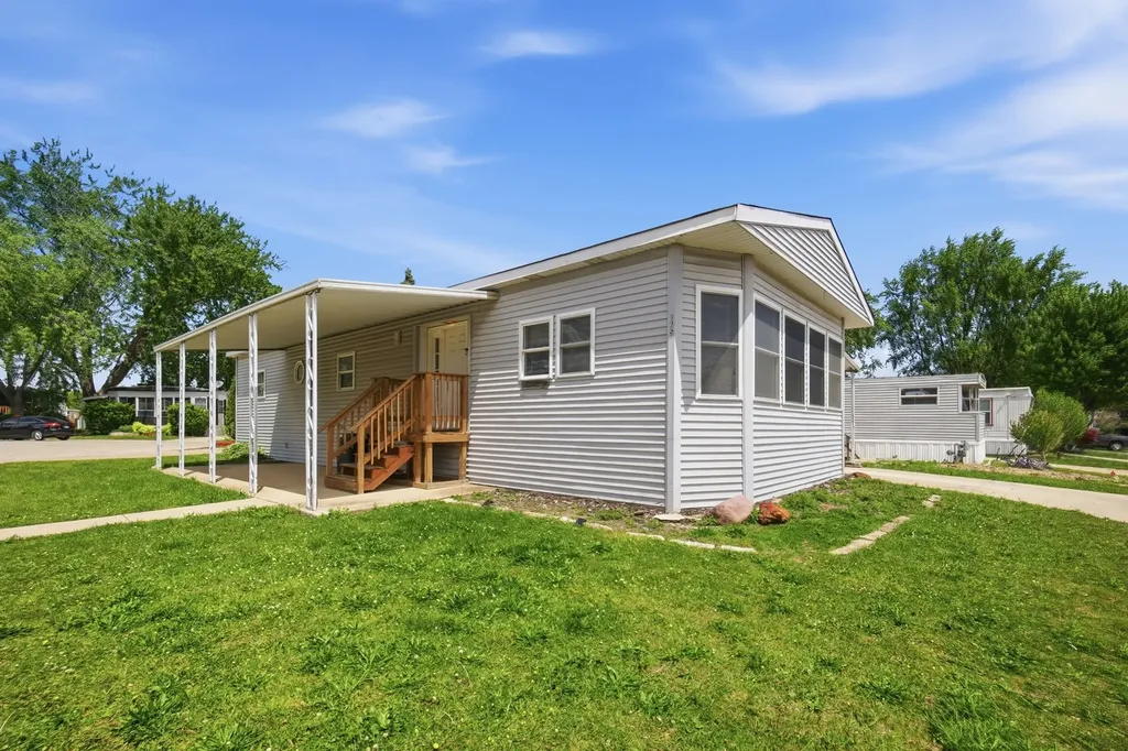 165 Hansom Drive Wheeling IL 60090