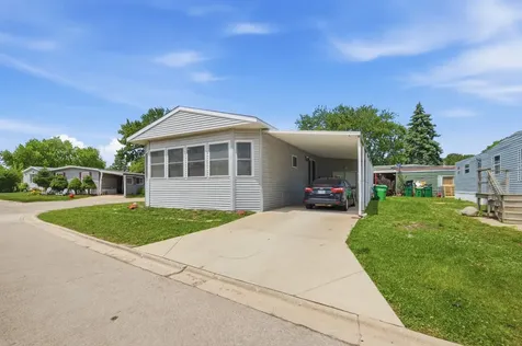165 Hansom Drive Wheeling IL 60090