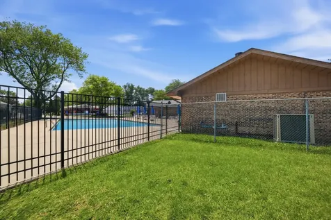 165 Hansom Drive Wheeling IL 60090
