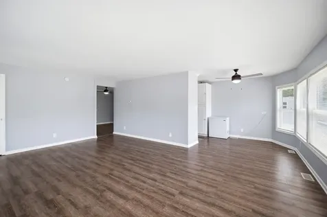 165 Hansom Drive Wheeling IL 60090