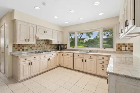 2445 Vicki Lane Northbrook IL 60062