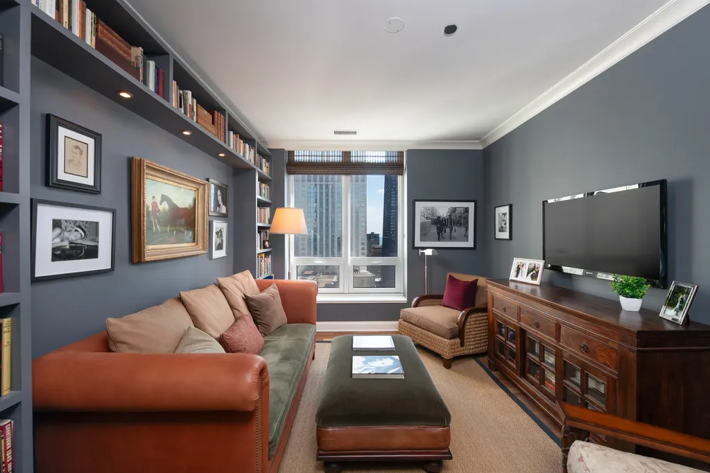 10 East Delaware Place Chicago IL 60611