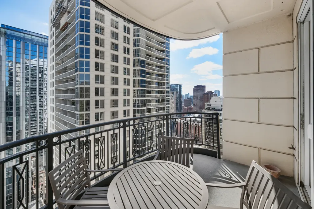 10 East Delaware Place Chicago IL 60611