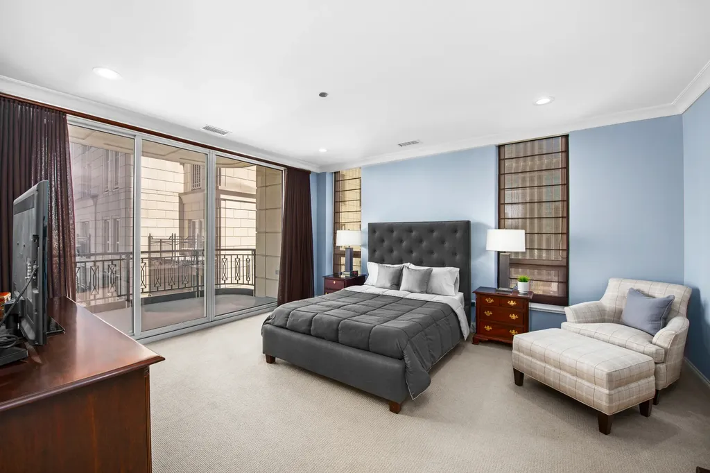10 East Delaware Place Chicago IL 60611