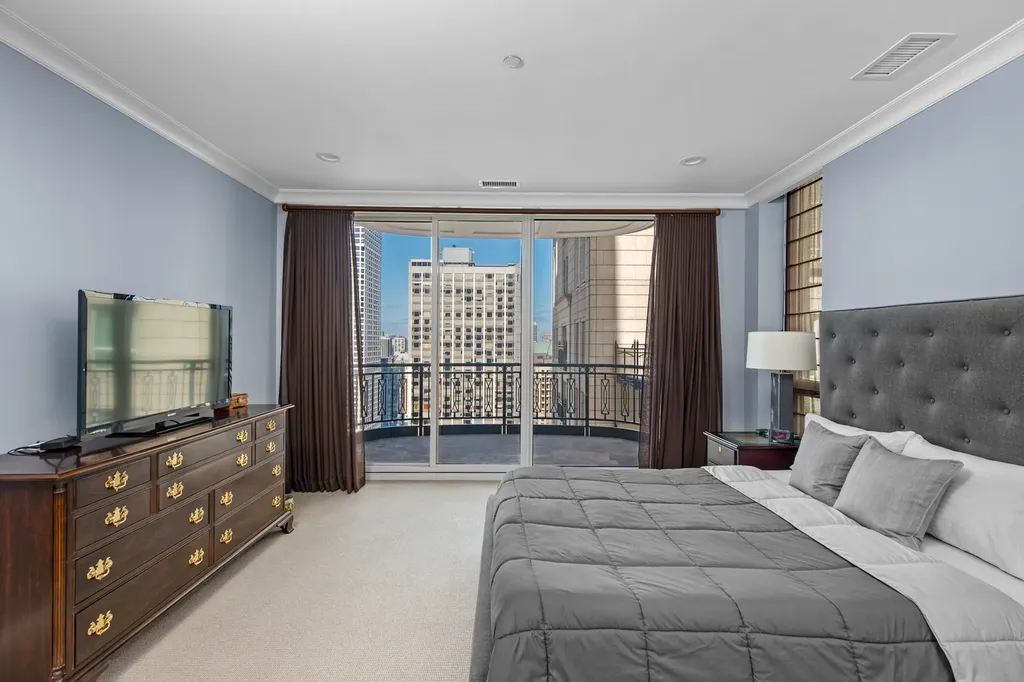 10 East Delaware Place Chicago IL 60611