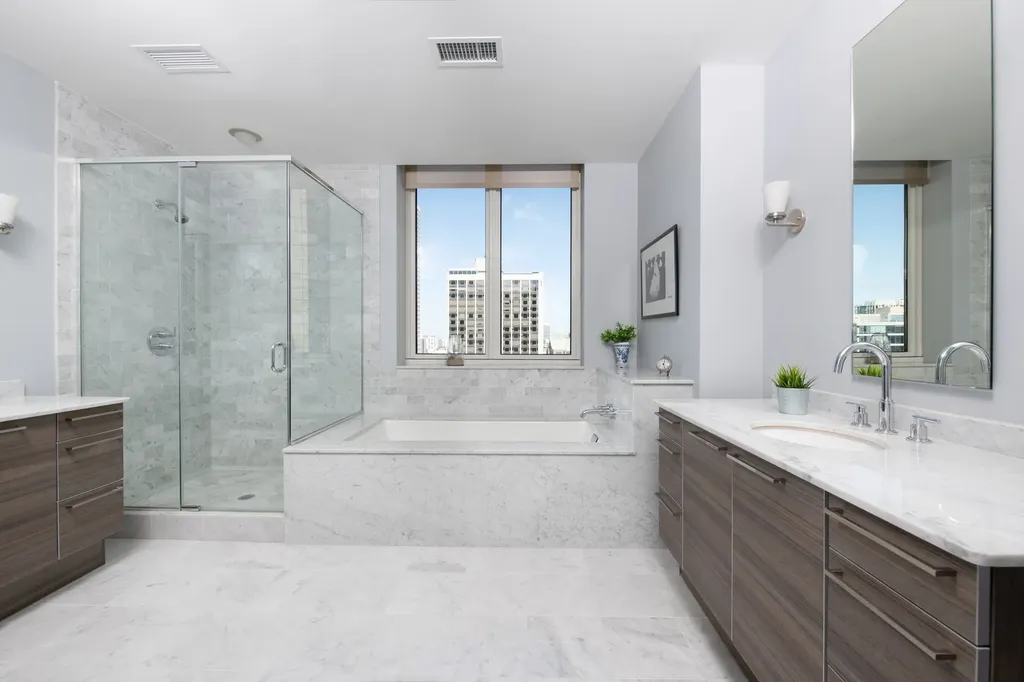 10 East Delaware Place Chicago IL 60611