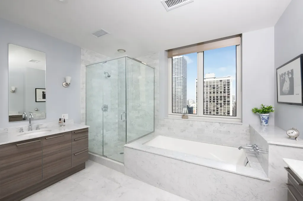 10 East Delaware Place Chicago IL 60611