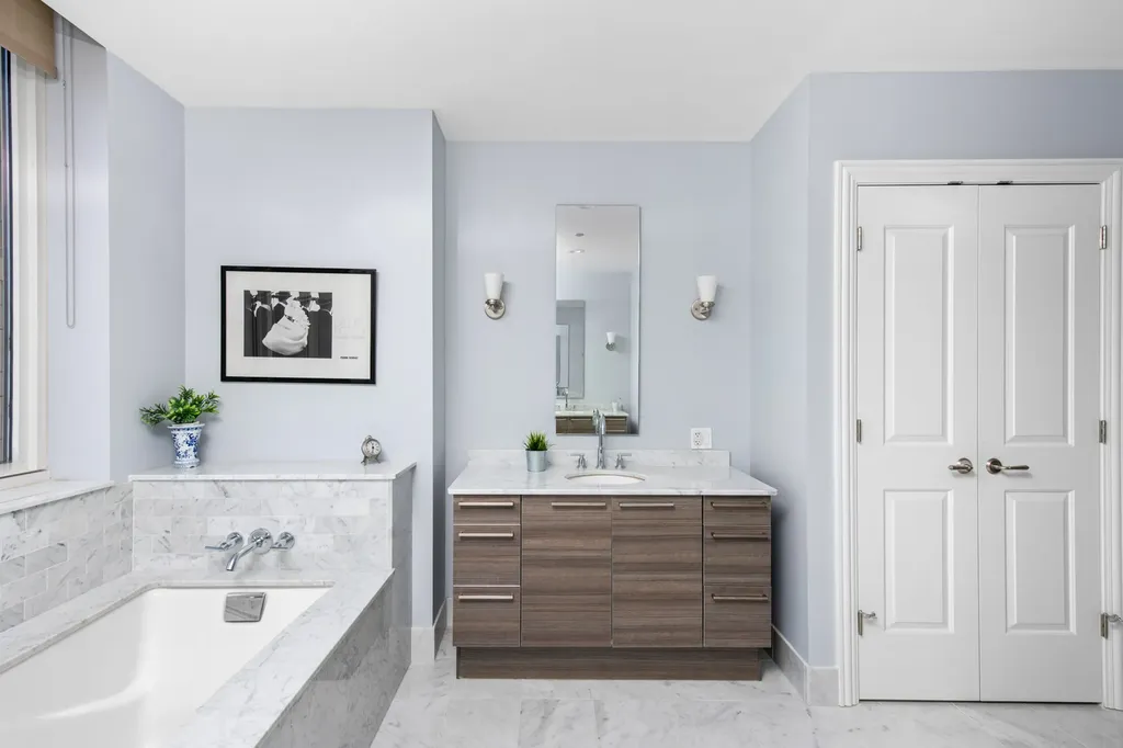 10 East Delaware Place Chicago IL 60611