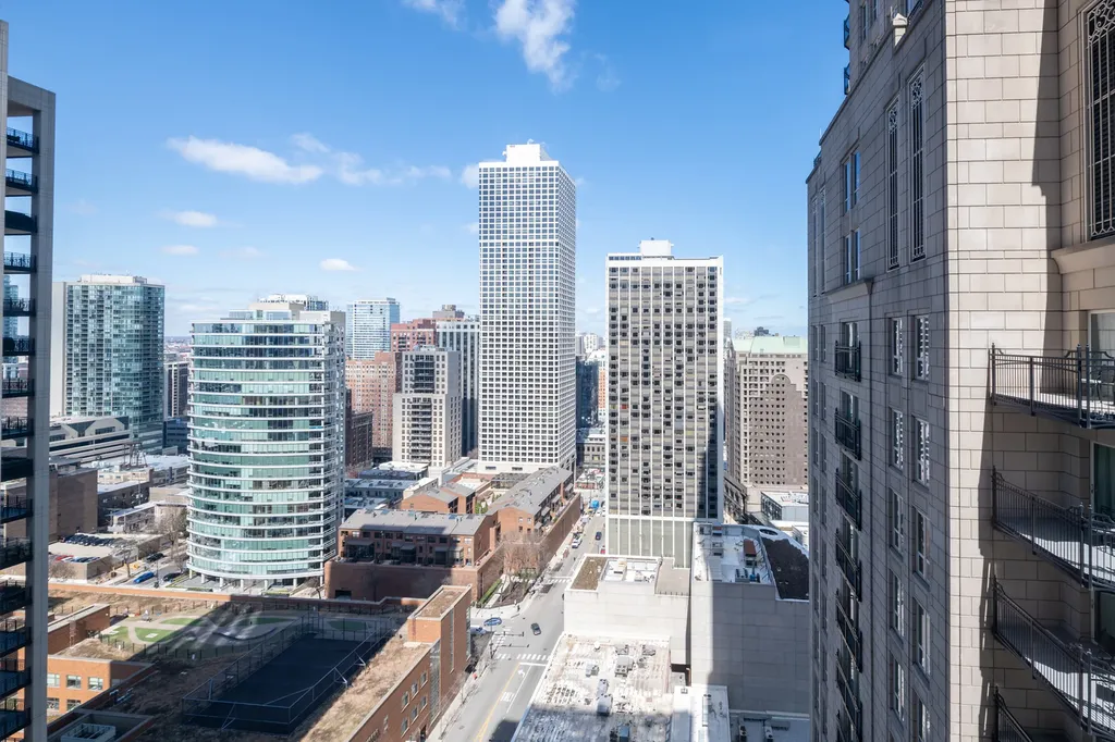 10 East Delaware Place Chicago IL 60611