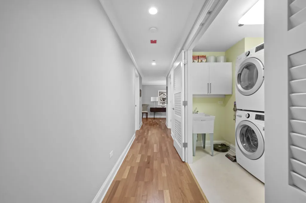 10 East Delaware Place Chicago IL 60611