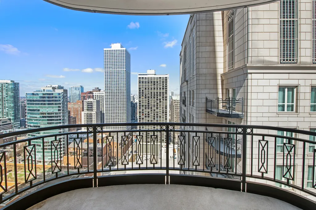 10 East Delaware Place Chicago IL 60611
