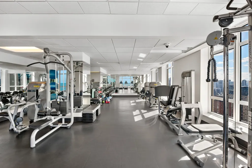 10 East Delaware Place Chicago IL 60611