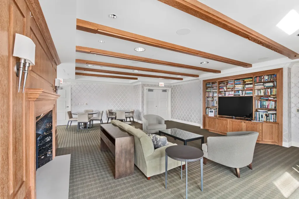 10 East Delaware Place Chicago IL 60611