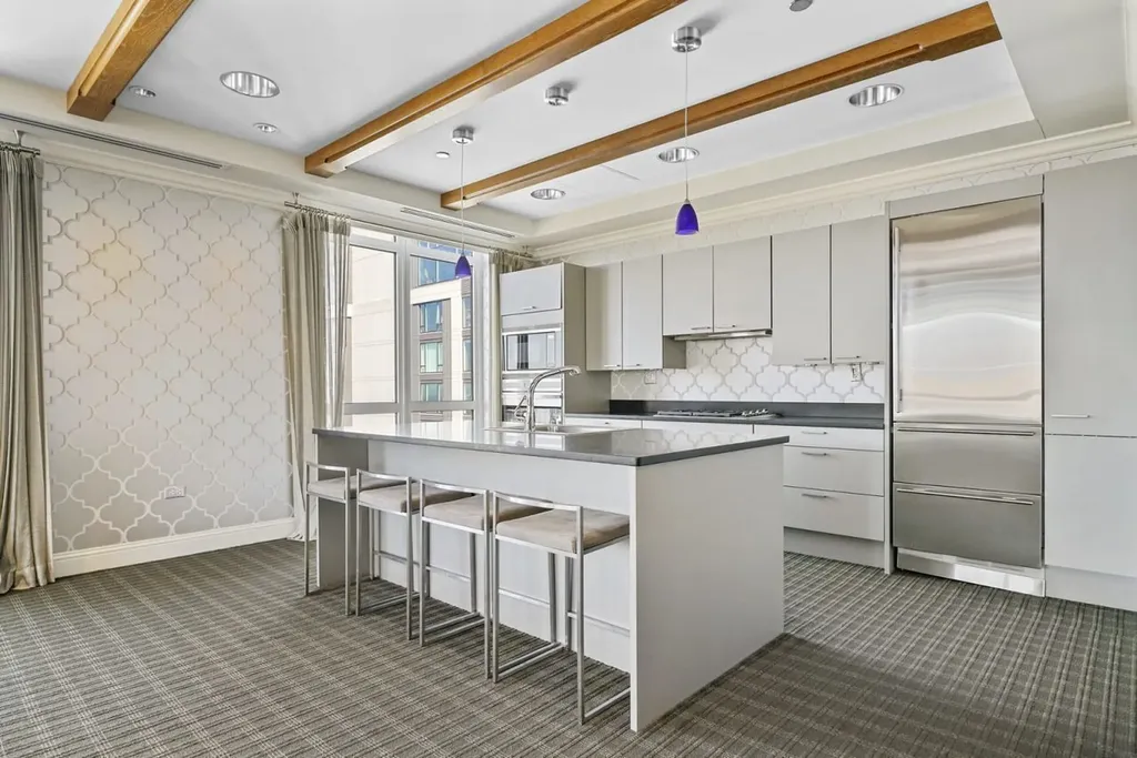 10 East Delaware Place Chicago IL 60611