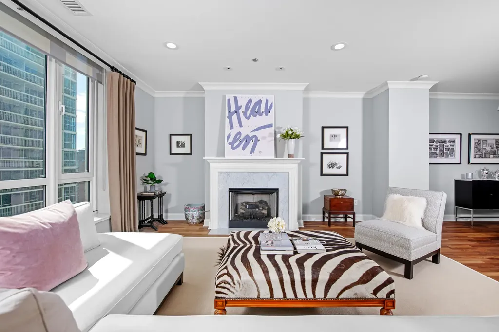 10 East Delaware Place Chicago IL 60611