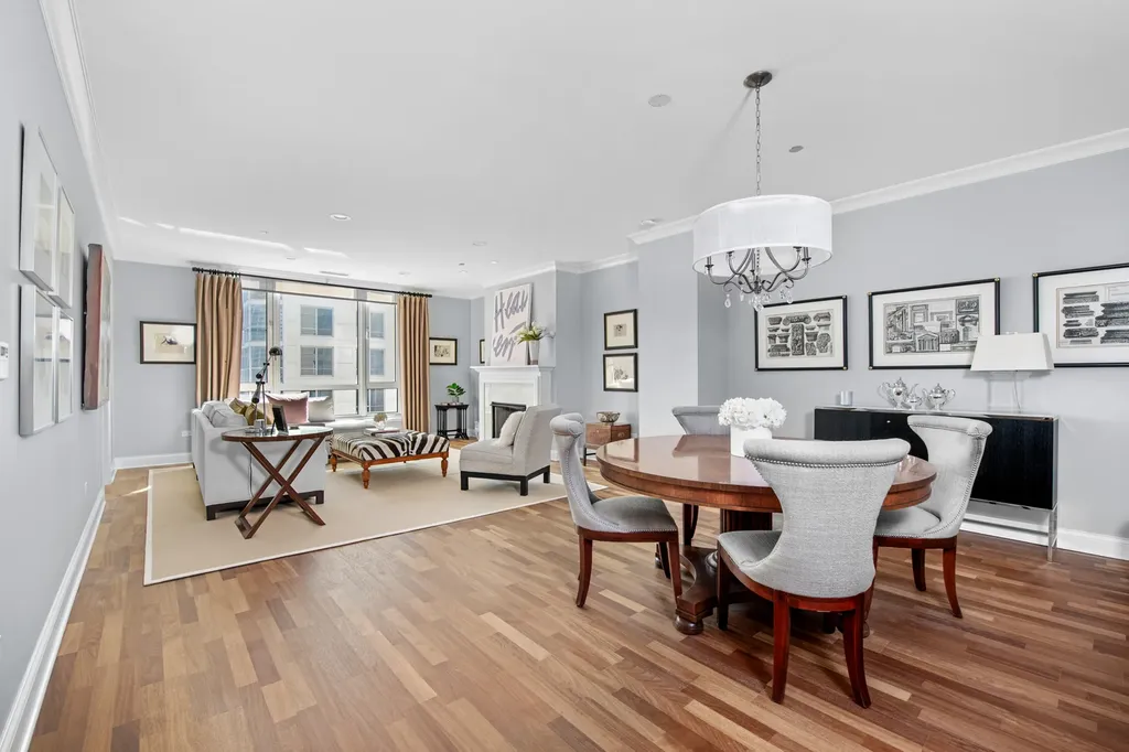 10 East Delaware Place Chicago IL 60611