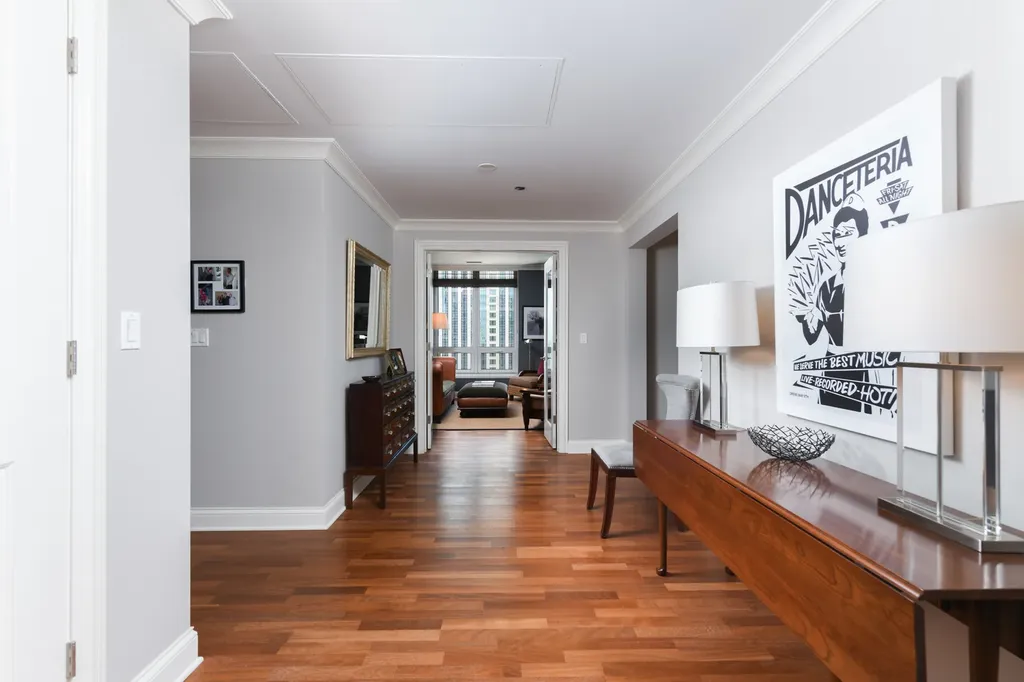 10 East Delaware Place Chicago IL 60611