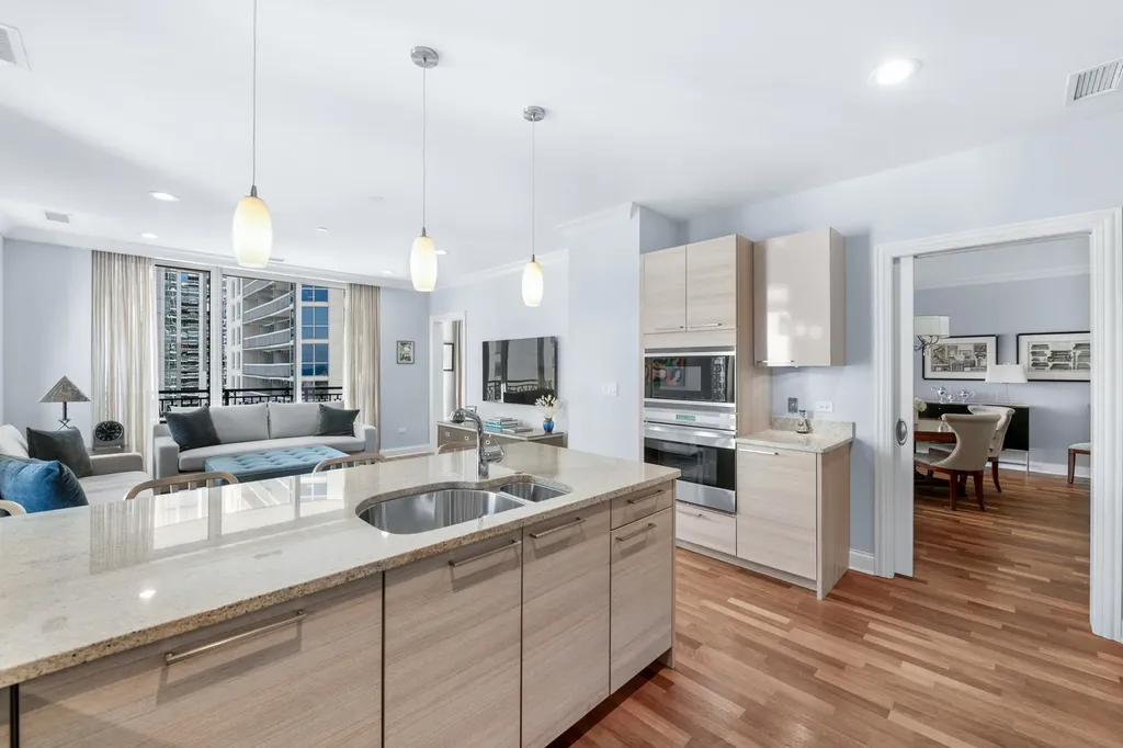 10 East Delaware Place Chicago IL 60611