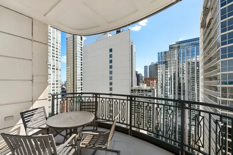 10 East Delaware Place Chicago IL 60611