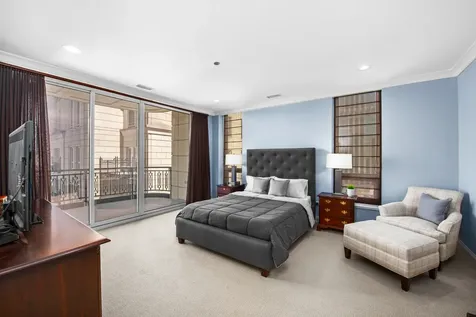 10 East Delaware Place Chicago IL 60611