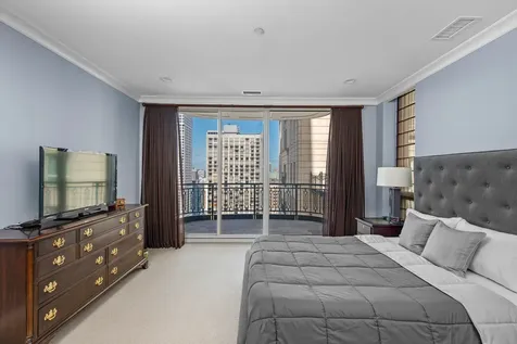 10 East Delaware Place Chicago IL 60611