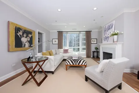 10 East Delaware Place Chicago IL 60611