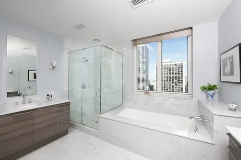 10 East Delaware Place Chicago IL 60611