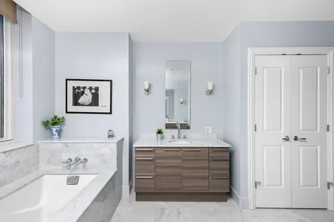 10 East Delaware Place Chicago IL 60611