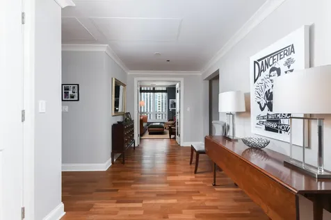 10 East Delaware Place Chicago IL 60611