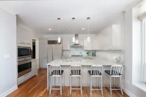 10 East Delaware Place Chicago IL 60611