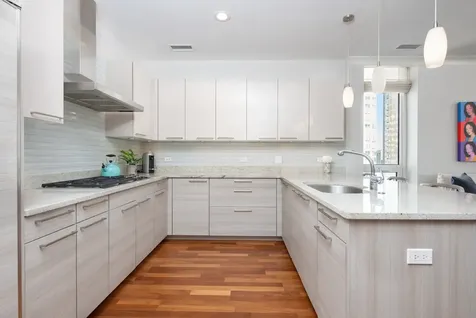 10 East Delaware Place Chicago IL 60611