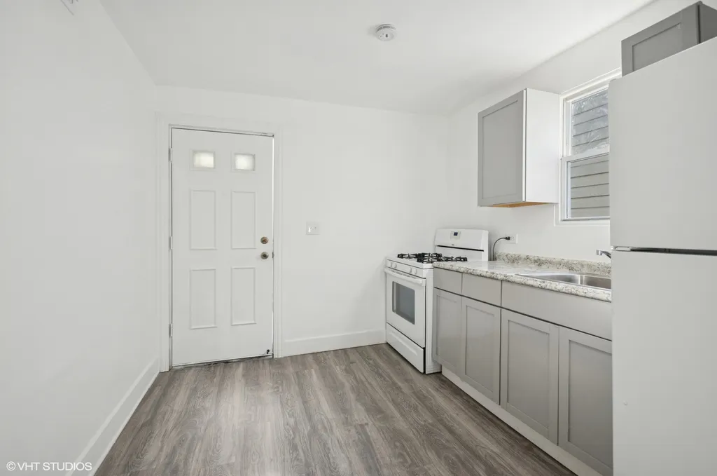 7049 South Damen Avenue Chicago IL 60636