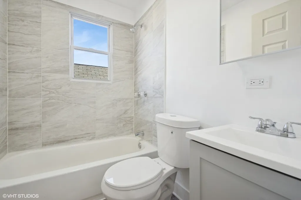 7049 South Damen Avenue Chicago IL 60636