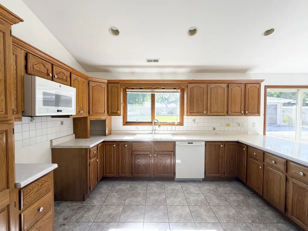 7706 Warwick Avenue Darien IL 60561