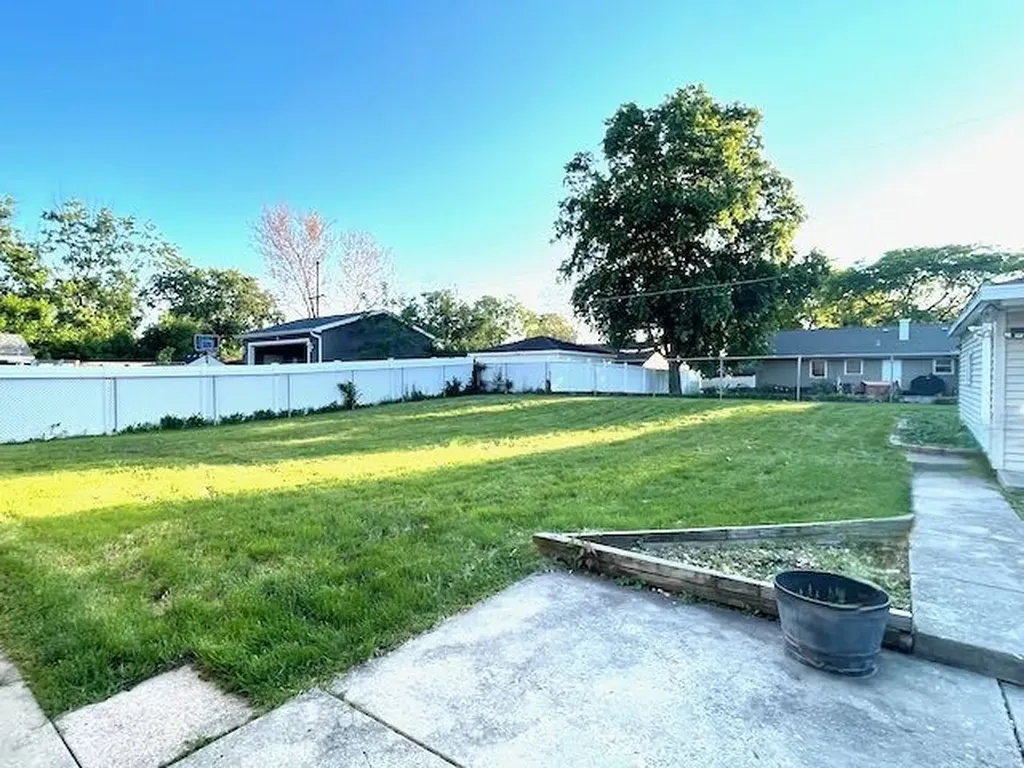 7706 Warwick Avenue Darien IL 60561