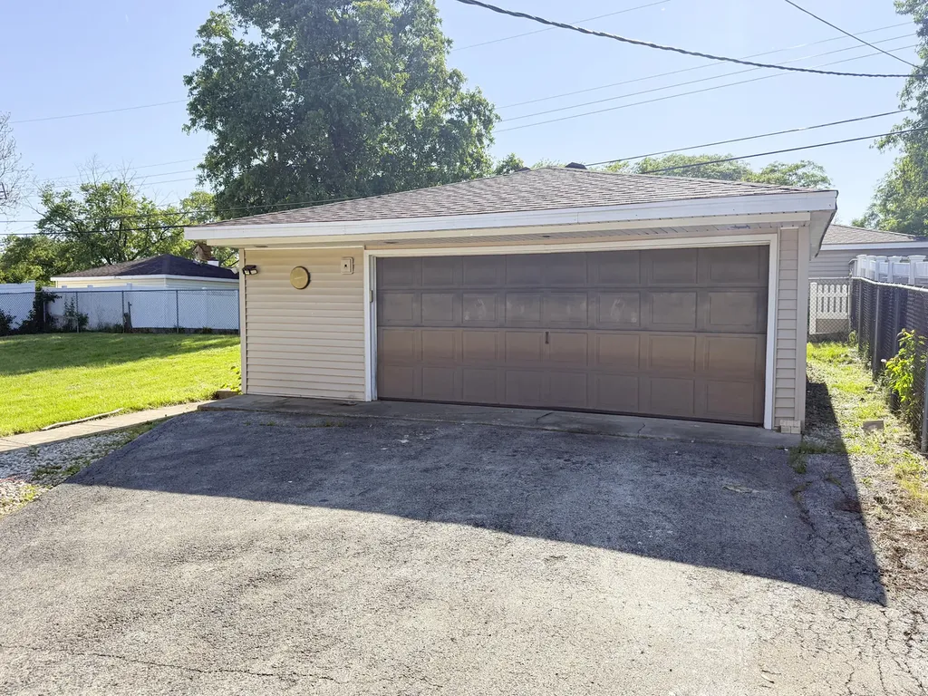 7706 Warwick Avenue Darien IL 60561