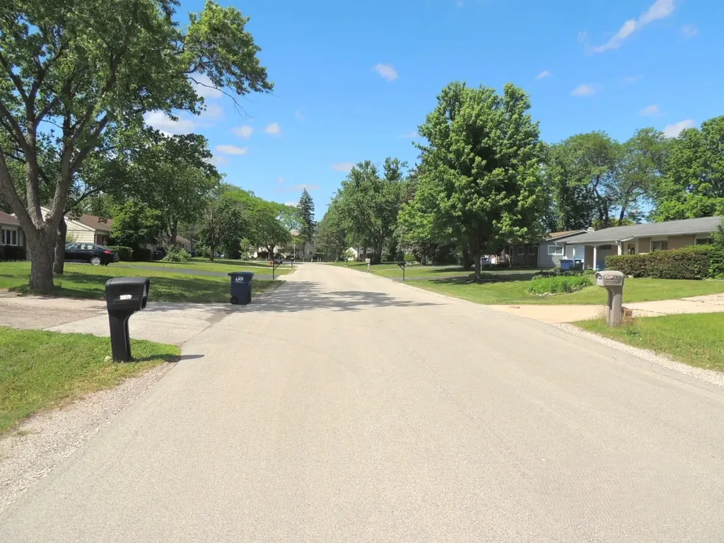 7706 Warwick Avenue Darien IL 60561